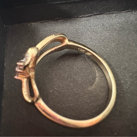 Elegant Gold and Silver Bow Ring - Picture 3 of 8